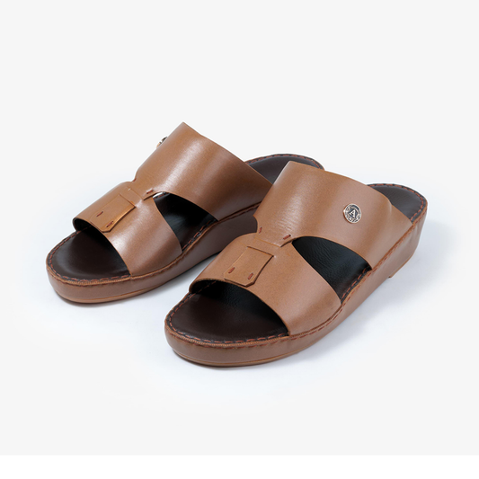 بني الجمل مع جوارب جلدية بنية داكنة