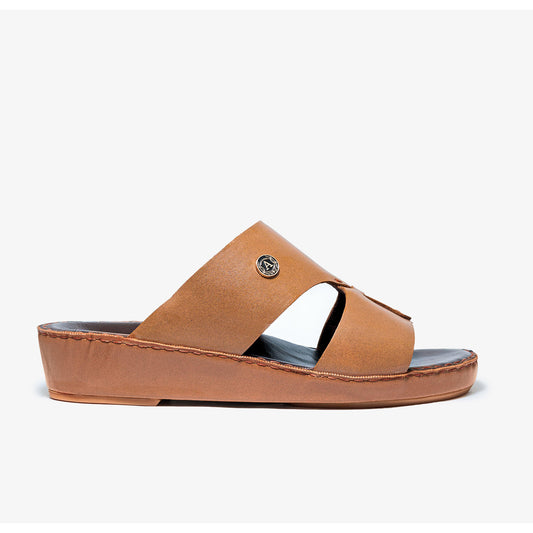 بني الجمل مع جوارب جلدية بنية داكنة