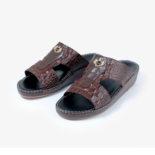 جلد تمساح بني صغير + جوارب سوداء