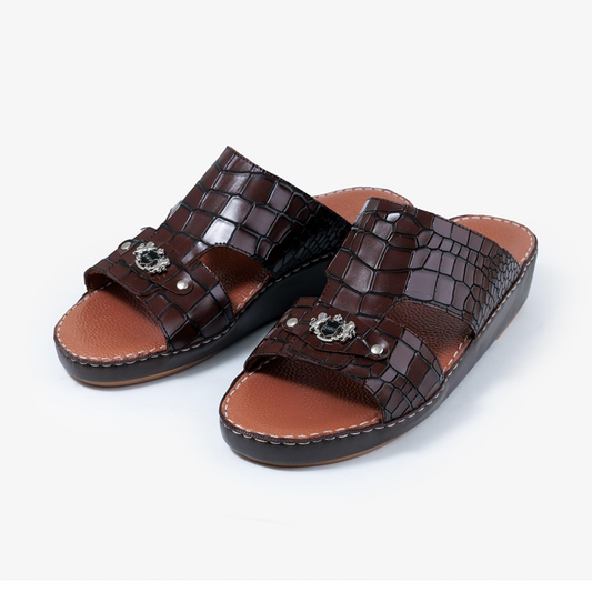 جلد تمساح بني + جوارب بلون أسمر فاتح