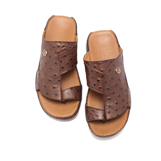 ٩٠٢٢- صندل رجالي بني من جلد النعام