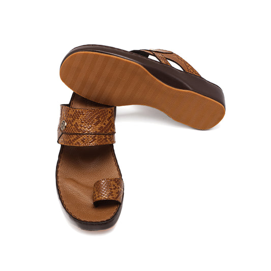 ٩٠١٢ - نعال رجالي بلون التان من جلد التمساح المنقوش