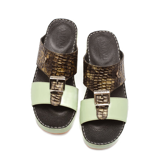 ٩٠٠٣ - نعال رجالي زيتوني بنقشة النمر من الجلد اللامع