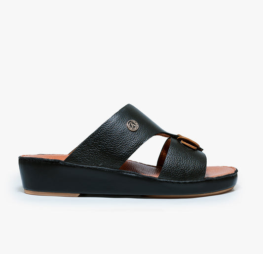 جلد أسود ناعم + جوارب بلون أسمر فاتح