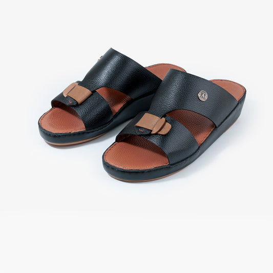 جلد أسود ناعم + جوارب بلون أسمر فاتح