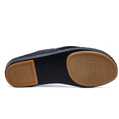 13- Classic 712 - White Crown and Black Ostrich Print